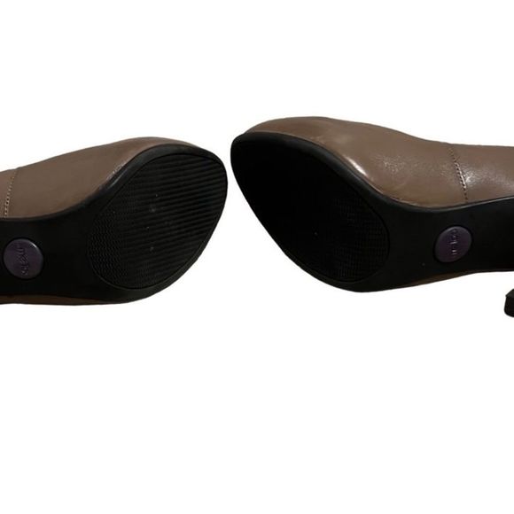 Me Too Brownish Gray Leather Heeled Ankle Boots Size 8 - good condition! - Picture 15 of 15